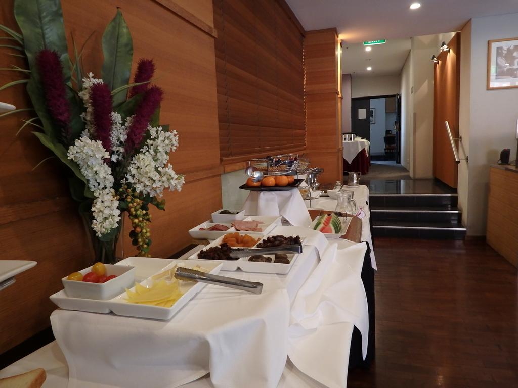 Hotel Zagame'S House Melbourne Zewnętrze zdjęcie A buffet at a hotel
