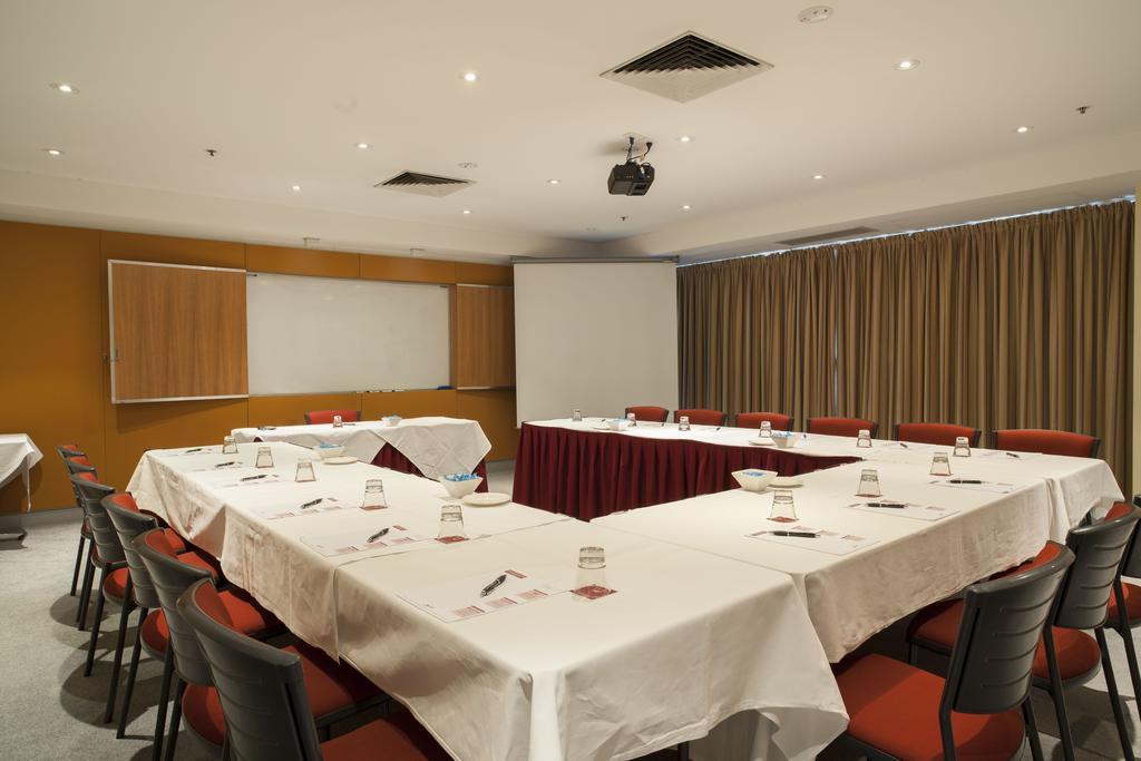 Hotel Zagame'S House Melbourne Zewnętrze zdjęcie A meeting room at the University of New South Wales