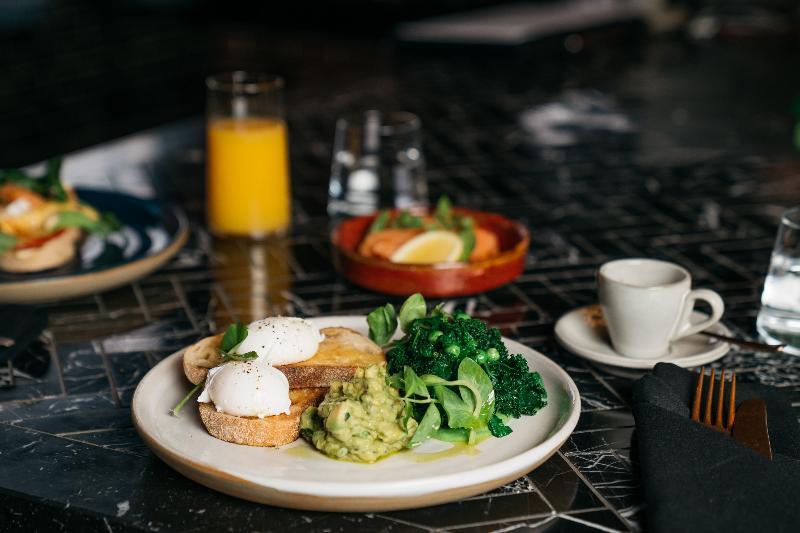 Hotel Zagame'S House Melbourne Zewnętrze zdjęcie Avocado and poached egg on toast